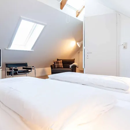 Kaept'n Nelson, App 15 アパート *